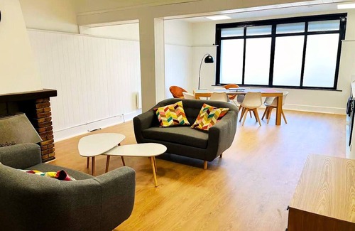 Anzin House | Spacious House 12 Pers And 4 Bathrooms, All-comfort