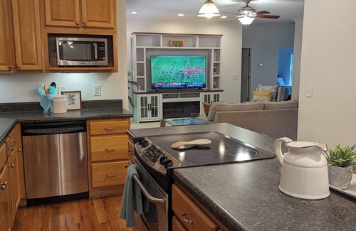 Clemson House | Spacious house for groups-3 mi from CU! Across from Patrick Square!