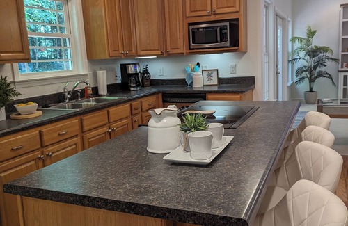 Clemson House | Spacious house for groups-3 mi from CU! Across from Patrick Square!