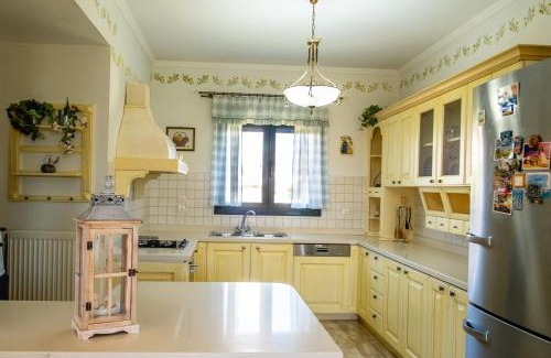 Ierapetra Villa | Spacious House in a Quiet Neighbourhood