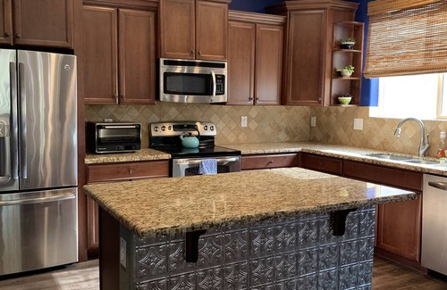 Queen Creek House | Spacious house w/pool and hot tub. Plenty of room to entertain!