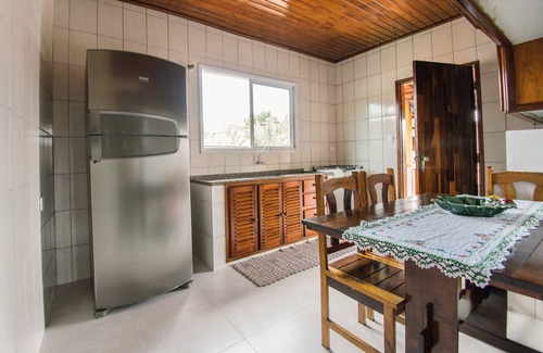 Estufa II House | SPACIOUS house with AIR COND - Up to 15 people near Praia Grande in Ubatuba-SP