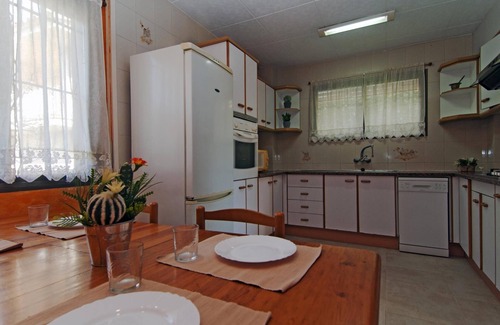 L'Escala Villa | Spacious house with private pool and barbecue