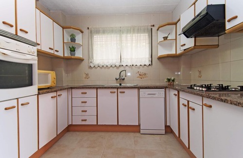 L'Escala Villa | Spacious house with private pool and barbecue