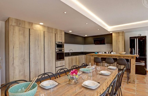 Cezay Cottage | Spacious house with pool, spa and sauna in Cezay