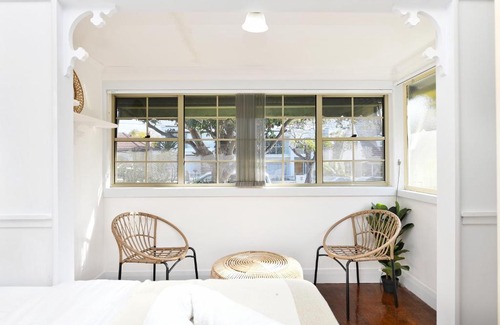 Hurstville House | Spacious House with Queen Beds Home Cinema