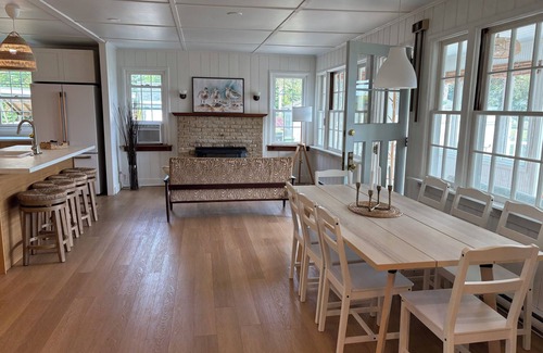 Hunts Point Cottage | Spacious Hunts Point cottage. Fenced garden/pet-friendly. Seconds walk to beach!