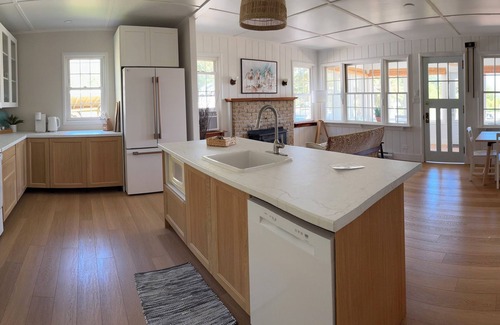 Hunts Point Cottage | Spacious Hunts Point cottage. Fenced garden/pet-friendly. Seconds walk to beach!