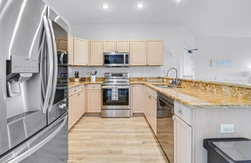 Indian Shores Condo | Spacious Intracoastal Condo - 3 min walk to the beach!