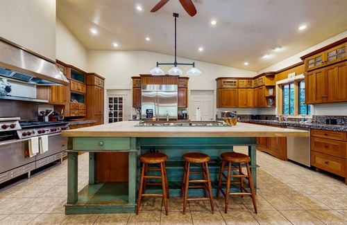 Bellevue House | Spacious & inviting home near town with jetted tub, gas fireplace & WiFi