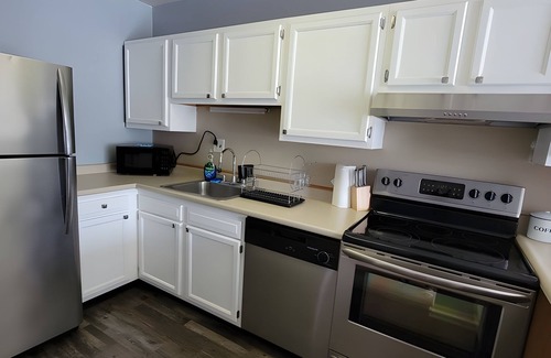 Elkins Park Condo | Spacious, large 1 bedroom condo in Chelbourne Plaza community!