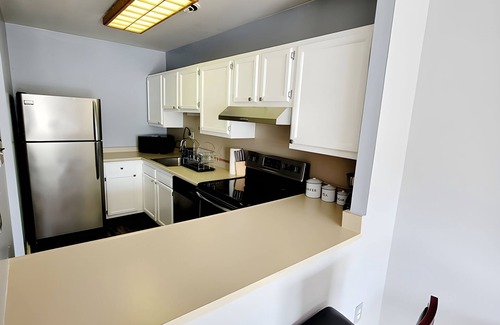 Elkins Park Condo | Spacious, large 1 bedroom condo in Chelbourne Plaza community!