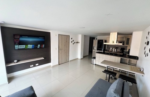 La Castellana Apartment | Spacious Laureles Apt: 3 BR, Balcony, Parking & All Amenities