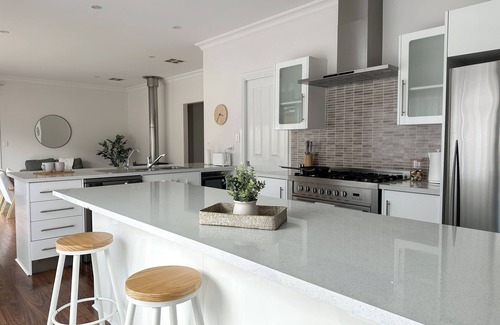 Littlehampton House | Spacious Littlehampton Lodge - 4 Bedroom Home with AC