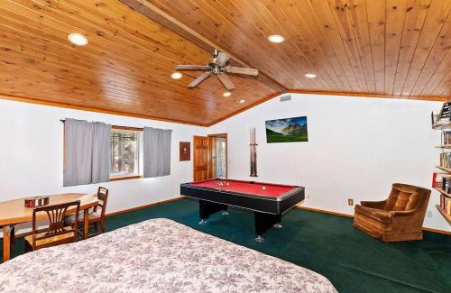 Fox Farm House | Spacious Lodge is Pet friendly all amenities
