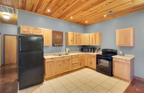 Sycamore Cabin | Spacious Lodge on 40 Acres!