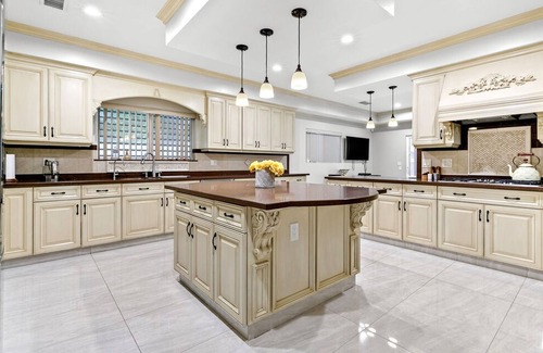 Valley Glen House | Spacious Luxe Home w/Bonus Loft & Private Yard