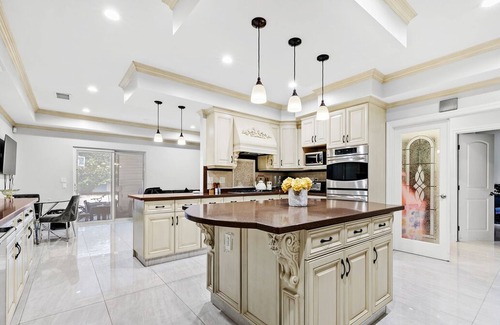 Valley Glen House | Spacious Luxe Home w/Bonus Loft & Private Yard