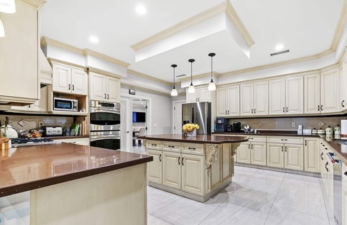 Valley Glen House | Spacious Luxe Home w/Bonus Loft & Private Yard
