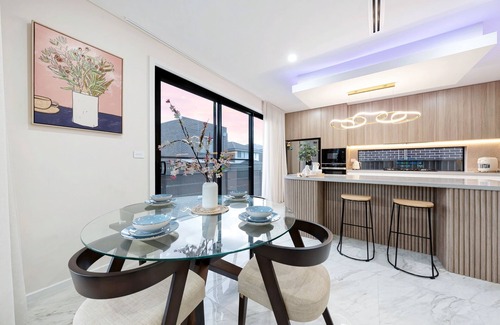 Quakers Hill House | Spacious & Luxury 4Bed Room Retreat Near Station