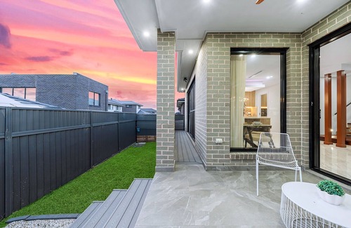 Quakers Hill House | Spacious & Luxury 4Bed Room Retreat Near Station