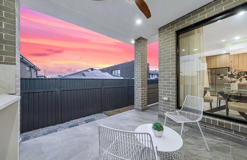 Quakers Hill House | Spacious & Luxury 4Bed Room Retreat Near Station