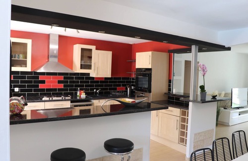 Ribaute-les-Tavernes Villa | Spacious, modern villa + heated, not overlooked swimming pool