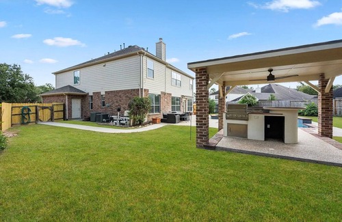 Louetta House | Spacious Mid Term Family Home with Heated pool And Hot Tub.