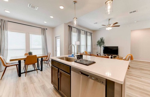 Troy House | Spacious Modern 5 beds House in Troy