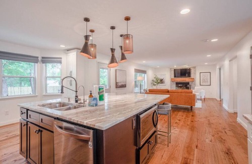 Mason House | Spacious, Modern 5B in Mason by I-71, Kings Island