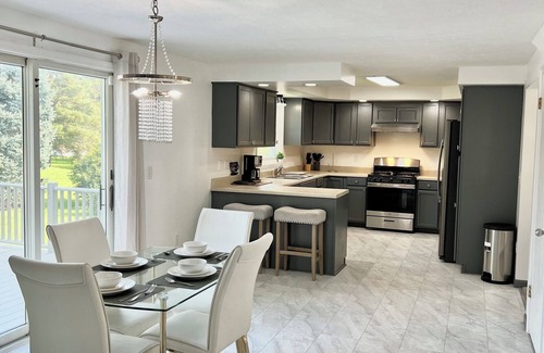 Rochester House | Spacious Modern Family Home - Prime Location