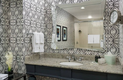 Inner Richmond Hotel | Spacious Modern Room in San Francisco Downtown - 1 Mile from Union Square