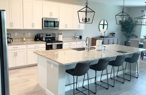 Gateway House | Spacious NEW house with Pool and Spa