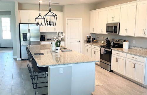 Gateway House | Spacious NEW house with Pool and Spa