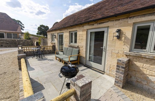 Haresfield House | Spacious one bed Cottage on Peaceful Cotswold Farm