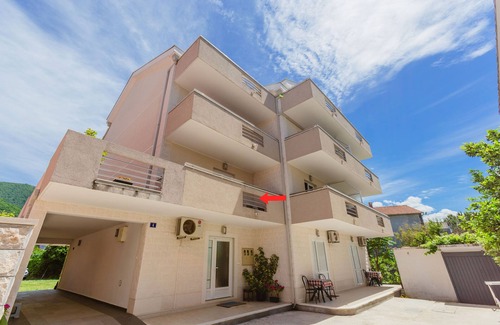 Tomicici Apartment | Spacious one bedroom apartment next to the sea