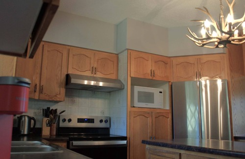 Brudenell Cottage | Spacious & Private Waterfront Cottage Near Barrys Bay & Algonquin Park