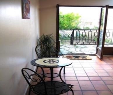 Saint-Quentin House | Spacious Quentoinise Town House