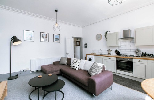 Exeter Apartment | Spacious, Quiet and Central Apartment With Parking