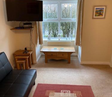 Skegby House | Spacious, Quiet, Sleeps 12, 3 bathrooms, Parking, KIA 1