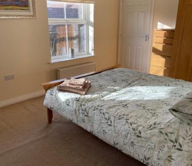 Skegby House | Spacious, Quiet, Sleeps 12, 3 bathrooms, Parking, KIA 1