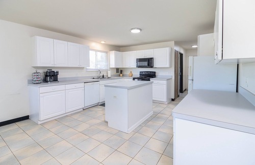 New Baltimore House | Spacious Ranch with 4BR/2BA – Prime Location