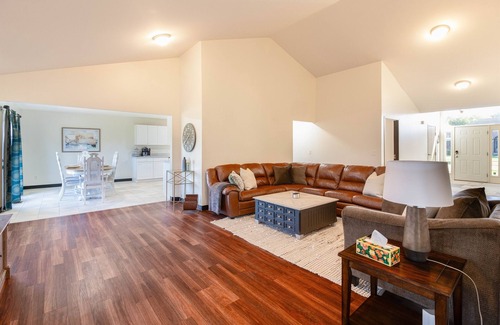 New Baltimore House | Spacious Ranch with 4BR/2BA – Prime Location