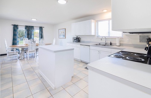 New Baltimore House | Spacious Ranch with 4BR/2BA – Prime Location