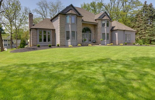 Amherst House | Spacious Refuge with Private Pool and Outdoor Bar!