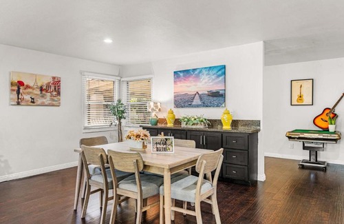 East Pasadena House | Spacious Retreat w Large Kitchen & Outdoor Patio