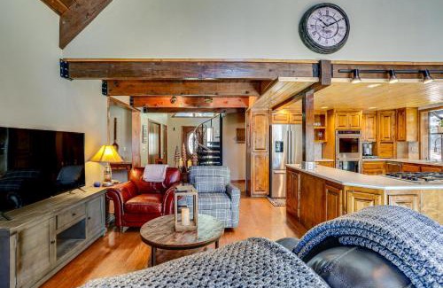 Lake Almanor Country Club House | Spacious Retreat with Backyard 1 Mi to Lake Almanor