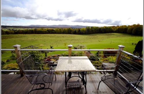 Hardwick Apartment | Spacious Retreat With Panoramic Views