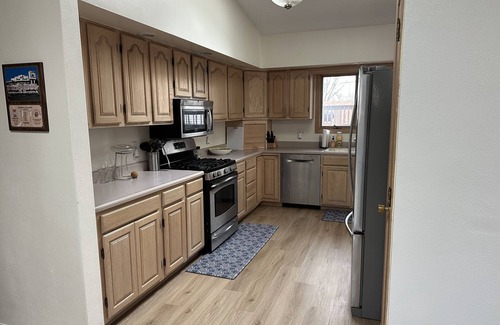 Quad Cities House | Spacious River Ranch w/Dock!