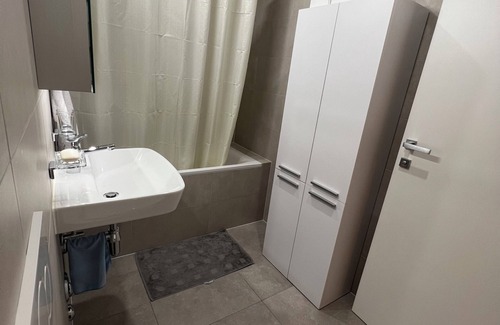 Maison-Royale Apartment | Spacious room/private bathroom/50m from the lake/fabulous view! Welcome!